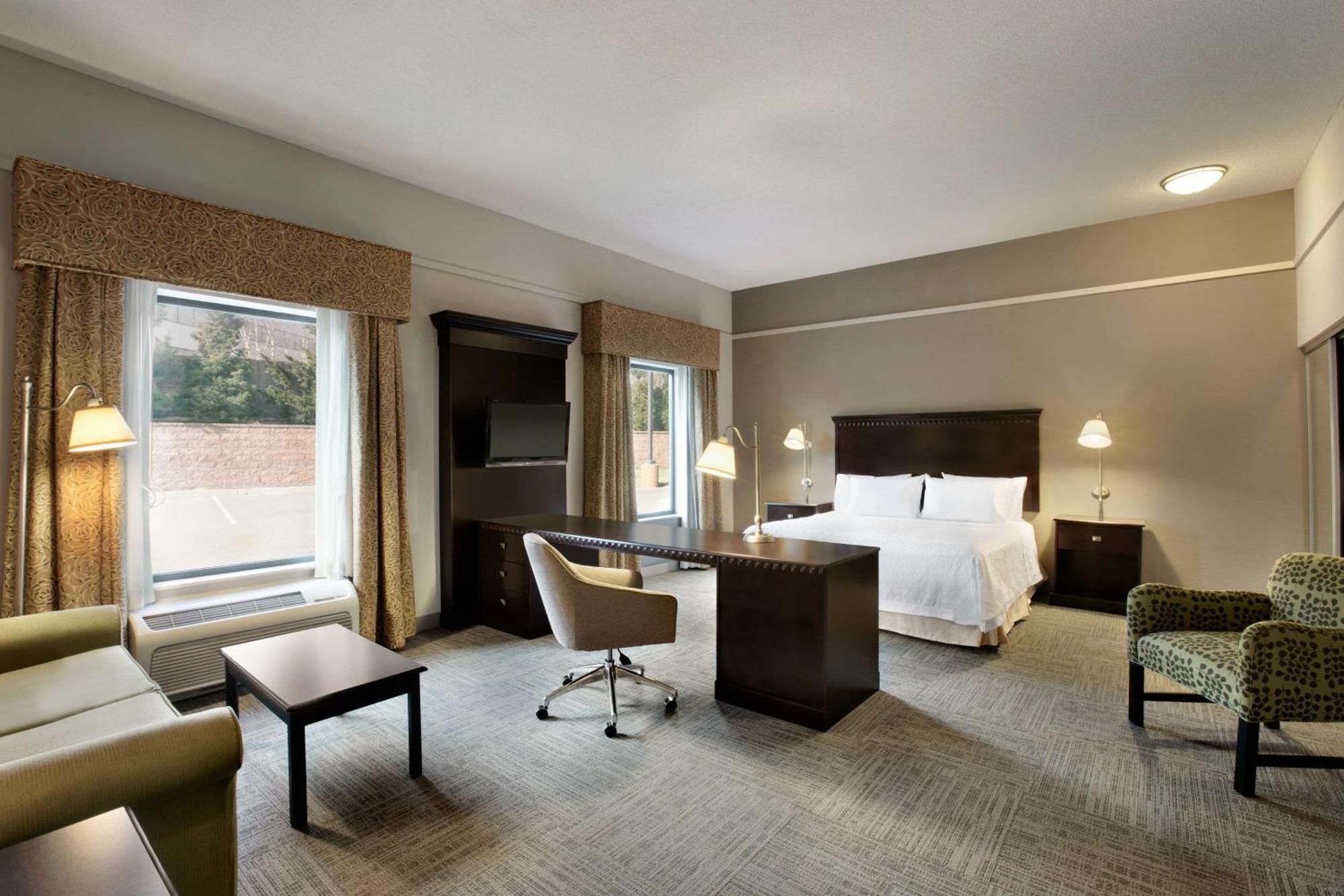 Hampton Inn & Suites Mahwah Exterior photo