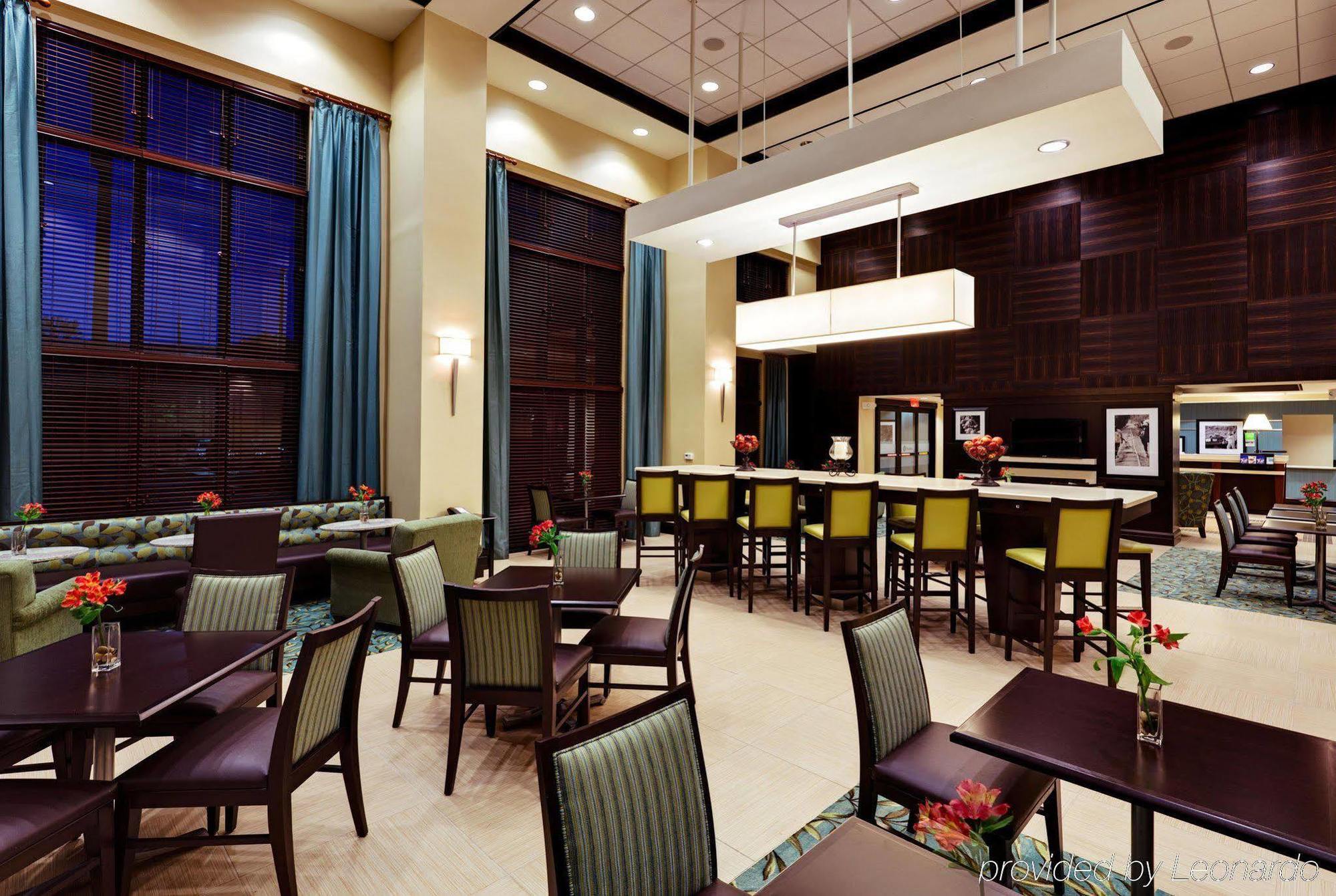 Hampton Inn & Suites Mahwah Restaurant photo