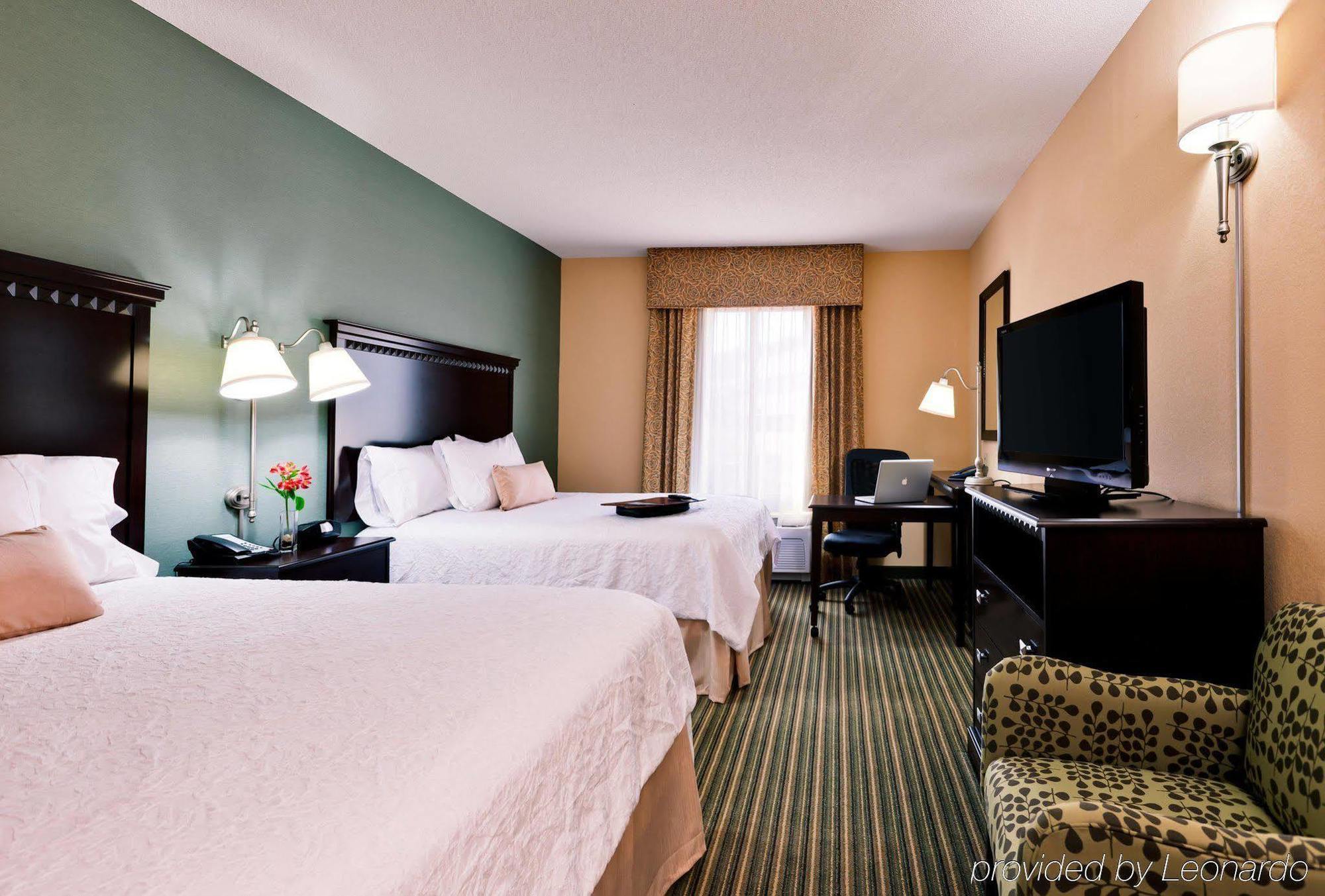 Hampton Inn & Suites Mahwah Room photo