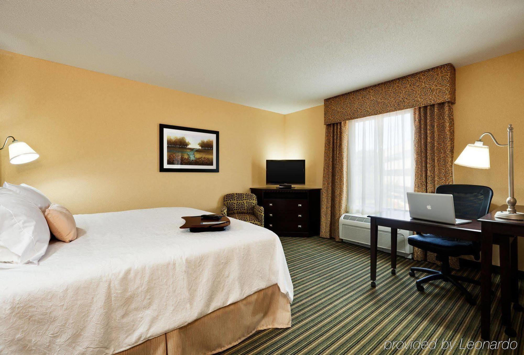 Hampton Inn & Suites Mahwah Room photo